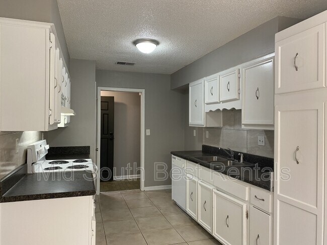 Building Photo - 6878 Glenwick Dr