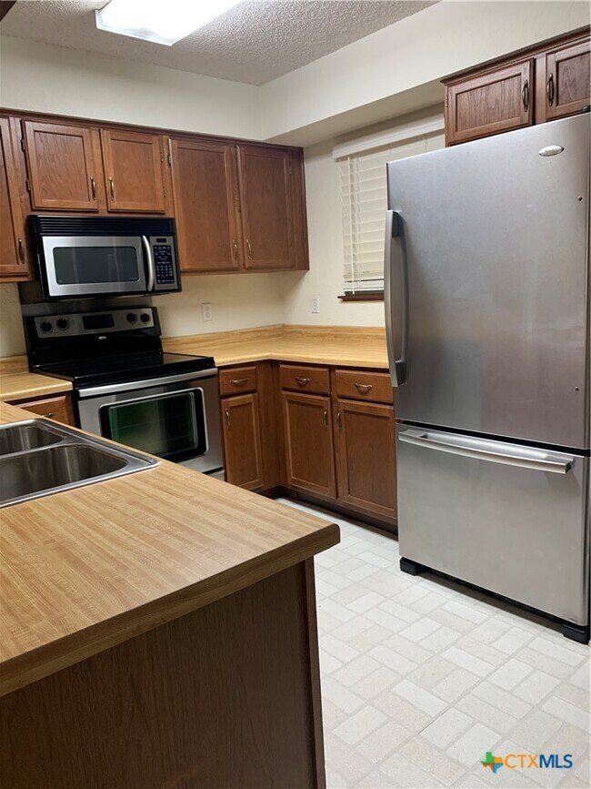 Foto del edificio - 651 Rock St