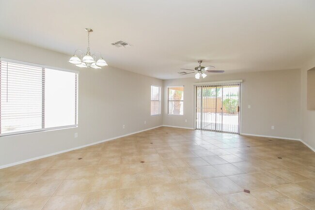 Foto del edificio - 5743 E Flossmoor Cir