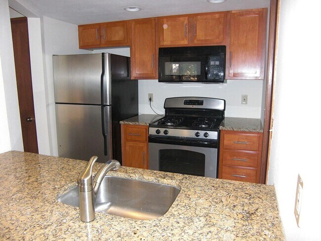 Building Photo - 2960 Shadow Creek Dr