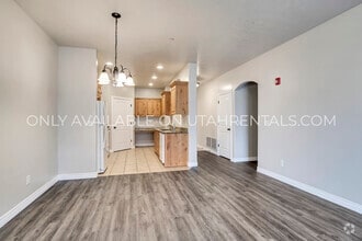 Building Photo - 114 S Willow Cir Loop