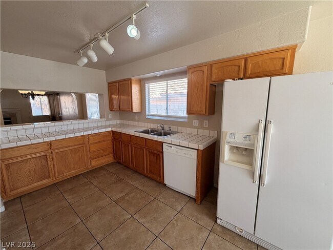 Building Photo - 3106 Alfa Romero Ave