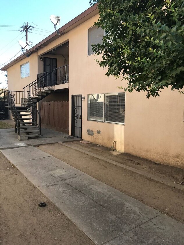 Primary Photo - 1505 E Yale Ave