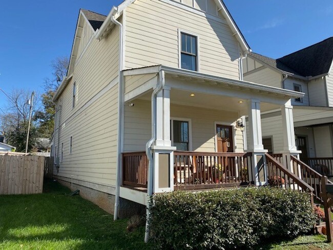 Building Photo - Craftsman Inspired 3 Bed/ 2.5 Bath Home in...