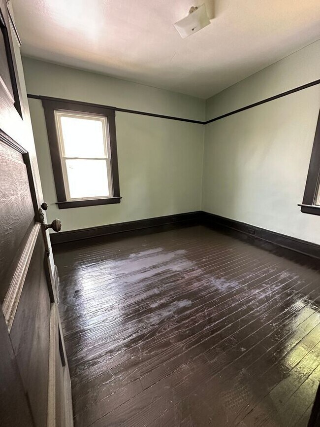 Building Photo - 3069 W 105th St