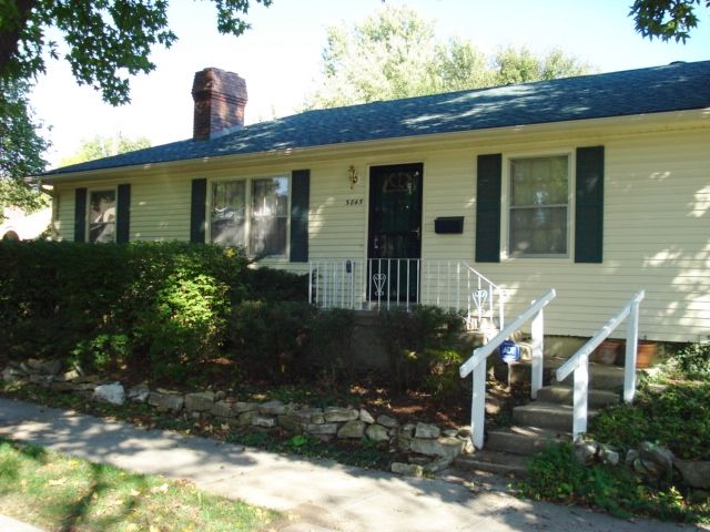 Building Photo - 5845 Kenwood Ave