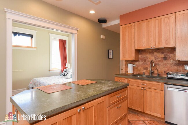 Foto del edificio - 3323 N Whipple St