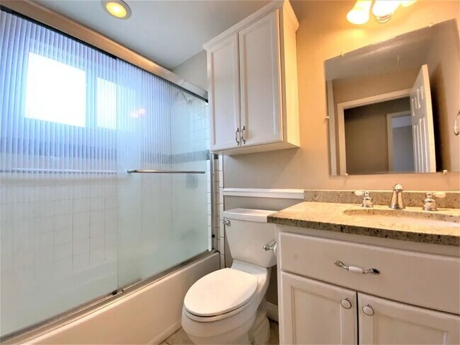 Building Photo - 5205 Hideaway Ct