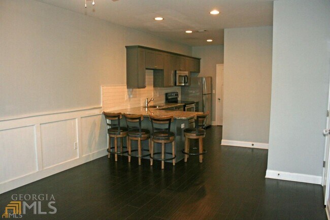 Building Photo - 1260 Binghampton Cir