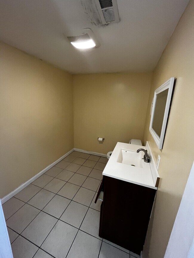 Photo - 427 S Conkling St Apartment