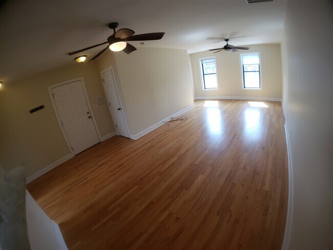 Foto del edificio - 1120 W Grand Ave