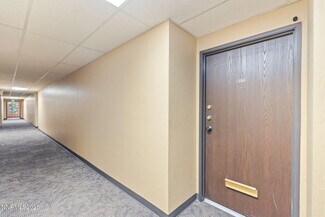 Building Photo - 2955 Lakeside Dr