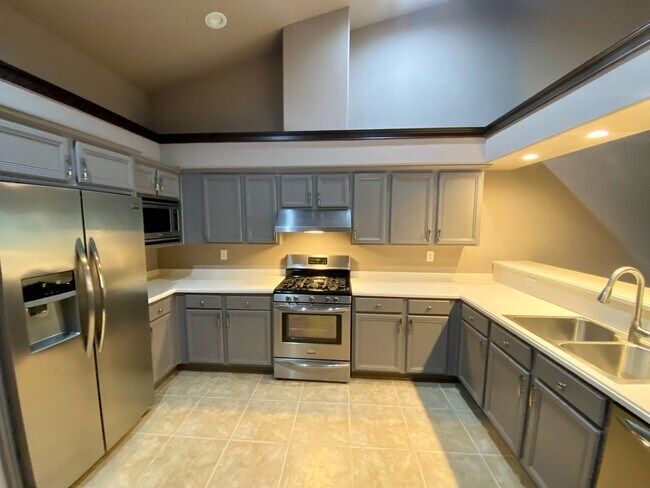 Building Photo - 225 Diamond Cove