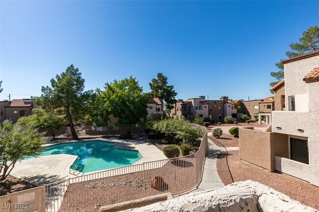 Foto del edificio - 2963 Juniper Hills Blvd