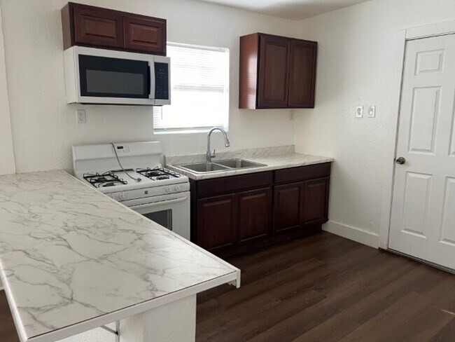 Foto del edificio - Fantastic Home Near Downtown