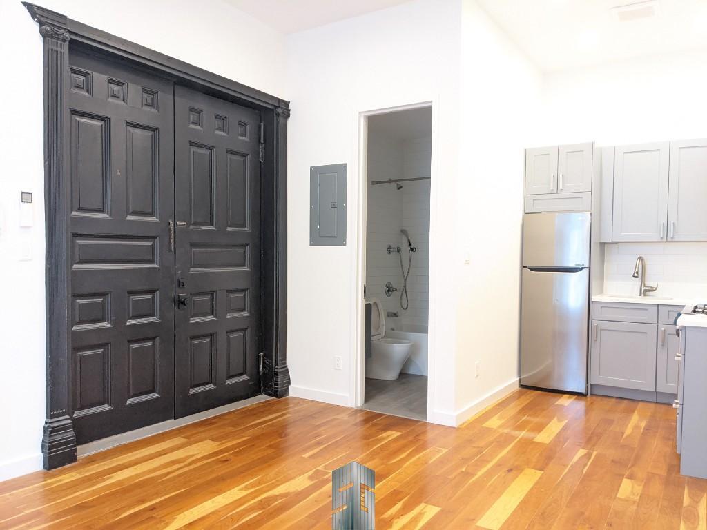 Primary Photo - 1261 Pacific St