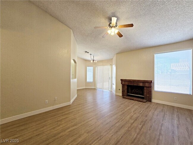 Foto del edificio - 761 Butternut Ct