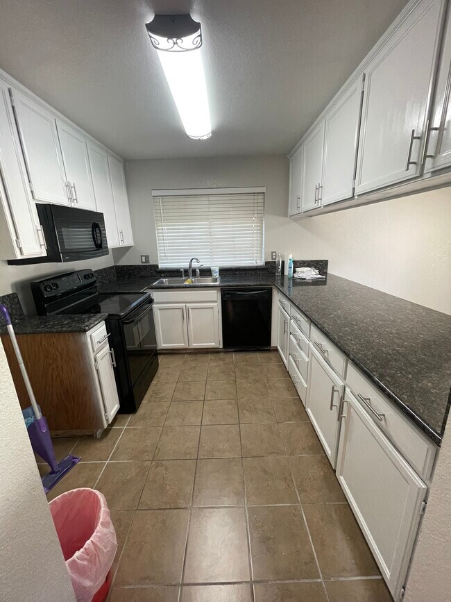 Foto del edificio - 2137 Laredo Ln