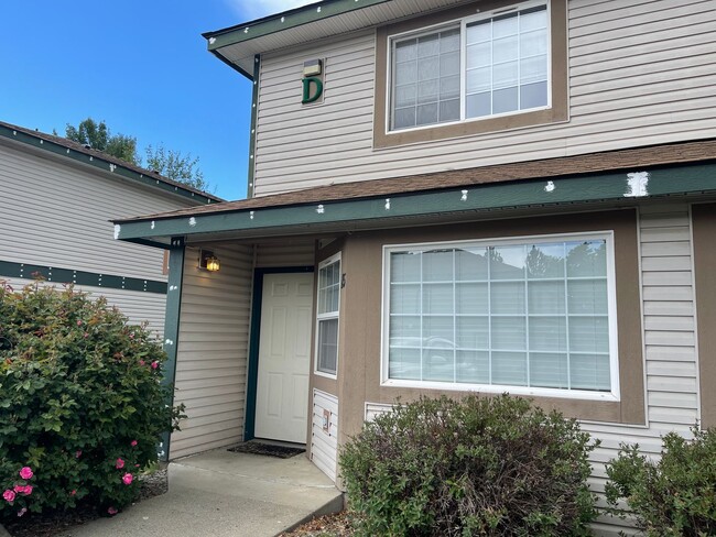 Building Photo - Gorgeous 2 Bed 1.5 Bath Condo For Rent