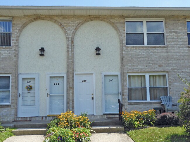 Building Photo - 208 Winding Way