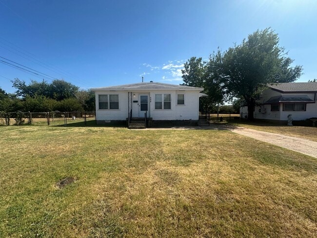 Building Photo - 544 E Rose Dr