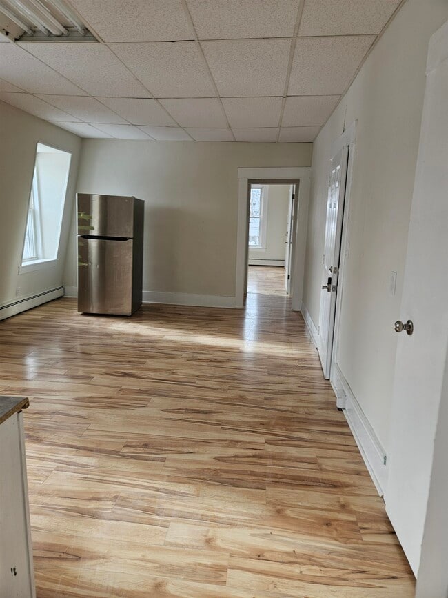 Building Photo - 30 Elm St