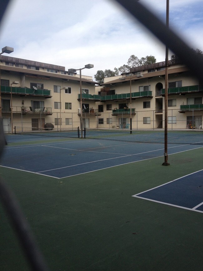 Foto del edificio - 5460 White Oak Ave