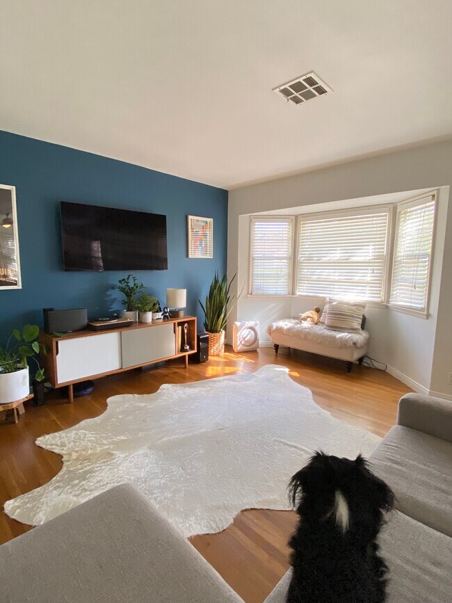 Foto del edificio - 5661 Huntington Dr N