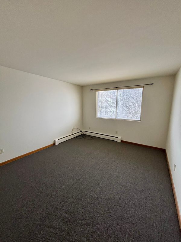 Building Photo - 5333 Broadway, 4