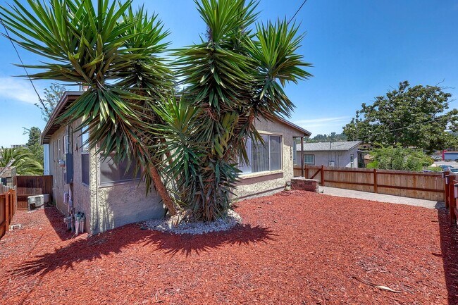 Foto del edificio - La Mesa Living at Its Best – Spacious Home w/Solar!