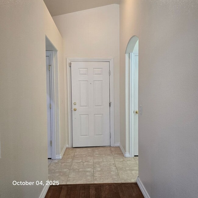 Foto del edificio - 2 BEDROOM HOUSE, SINGLE STORY