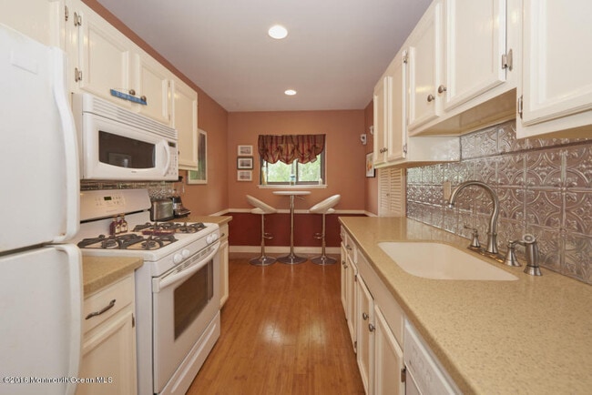 Building Photo - 22 Beverly Ct