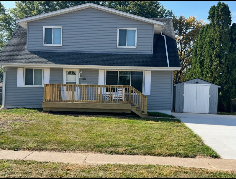 Primary Photo - 2009 Queens Dr