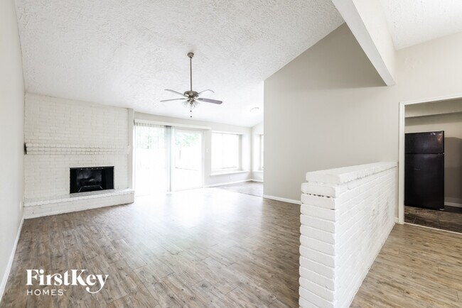 Building Photo - 15839 Pryor Drive