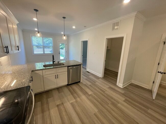 Building Photo - Townhome For Rent