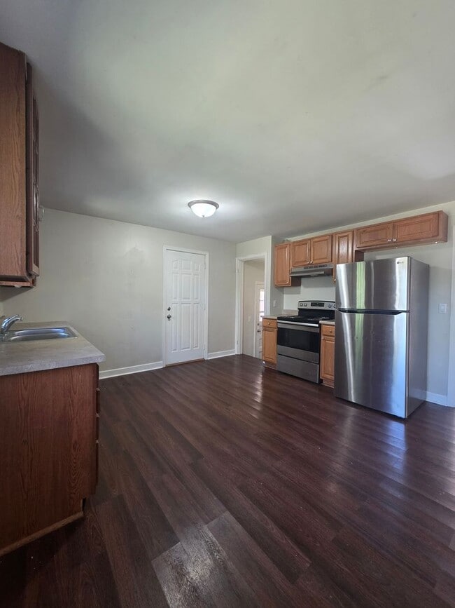 Photo - Spacious Three Bedroom! House