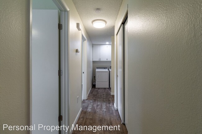 Building Photo - 2 br, 1 bath House - 3105 L St.