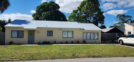 Building Photo - 1301 Lynne Dr