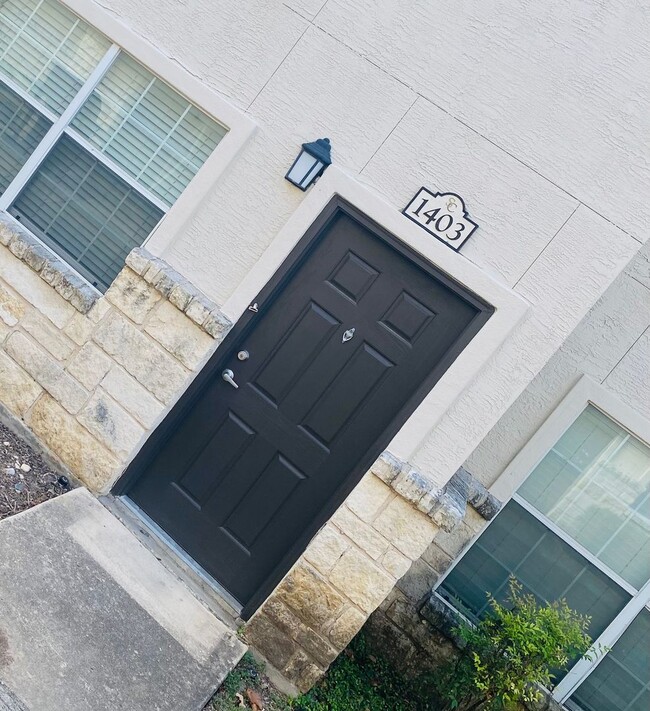 Building Photo - 1000 Diamond Dr