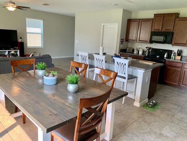 Building Photo - 4 br, 2.5 bath House - 17129 YELLOW PINE S...