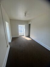 Building Photo - 1054 E 10th St