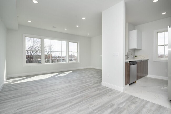 Building Photo - 144 Bergen Ave
