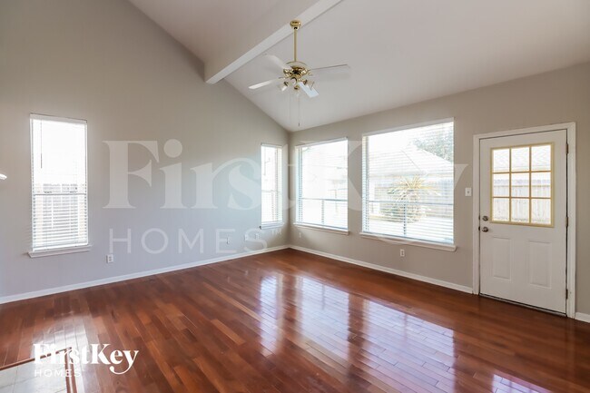 Foto del edificio - 12831 Pheasant Lake Ct