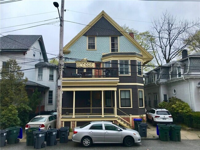 Building Photo - 28 Bainbridge Ave