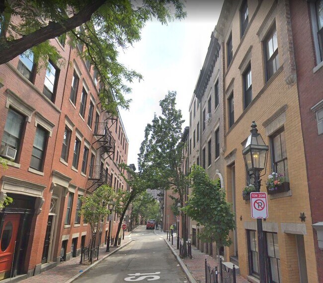 102 Myrtle St Unit B, Boston, MA 02114 Condo for Rent in Boston, MA