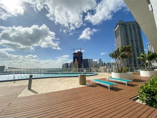 Foto del edificio - 888 Biscayne Blvd