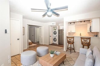 Building Photo - 3022 Forest Ln