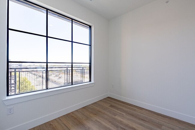 Building Photo - Luxurious Industrial-Style Condo - 2 bed 2 bath condo in St. Elmo!!!