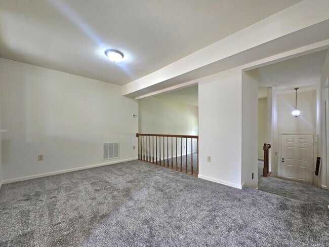 Foto del edificio - 4719 Gainsborough Dr