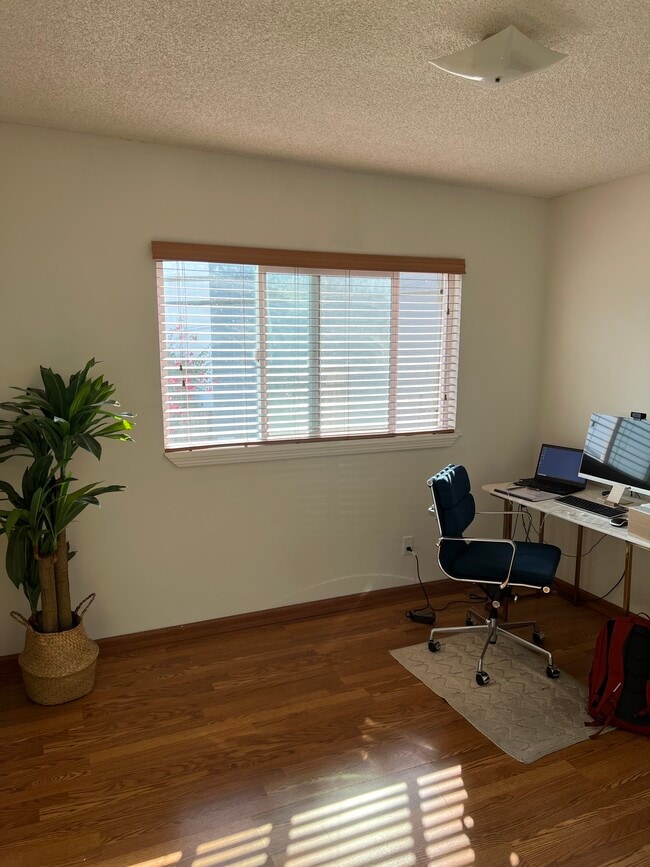bedroom - 1640 Berkeley St